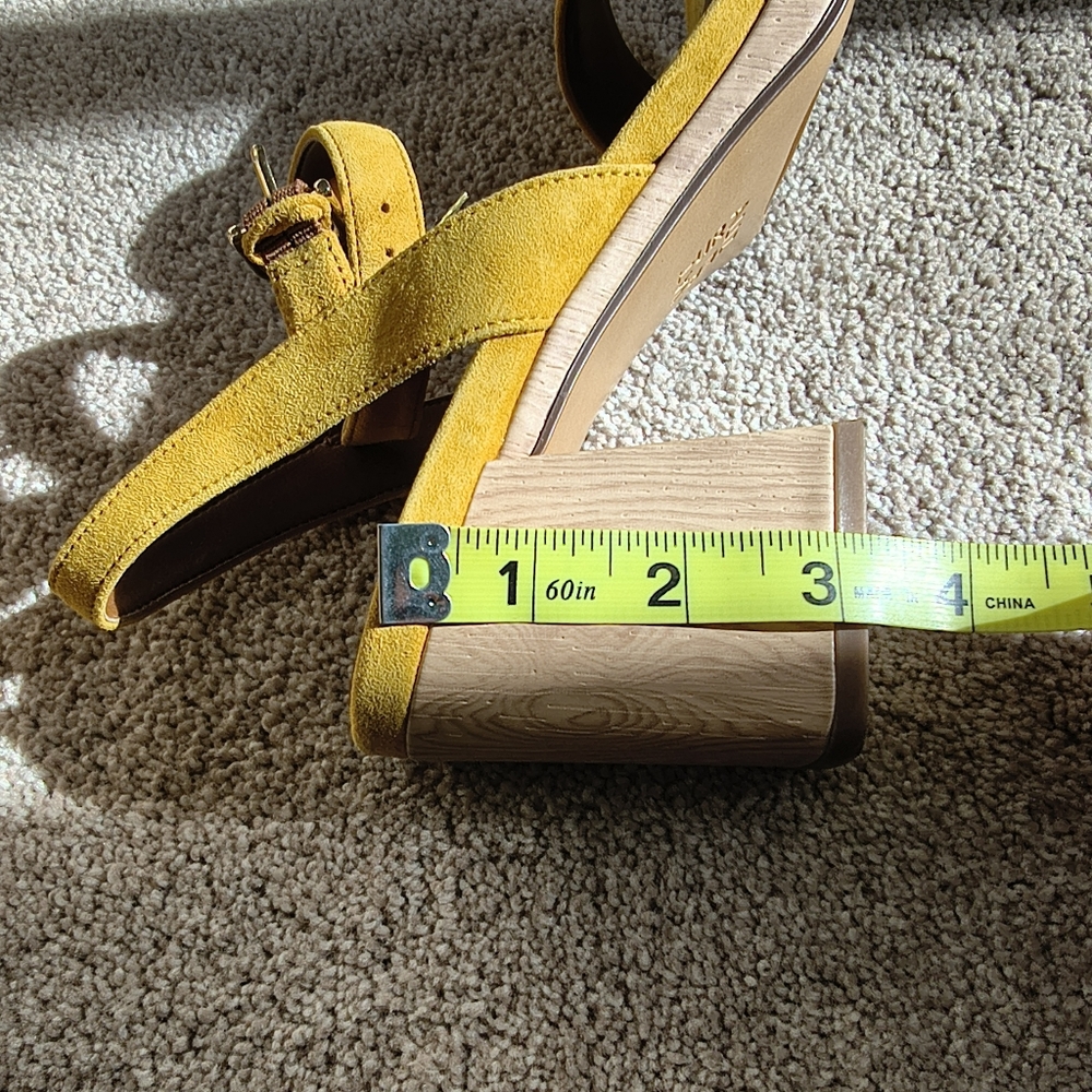 Like New Naturalizer Yellow Suede Block Heel Sandals 8.5 Wide - Picture 8 of 9